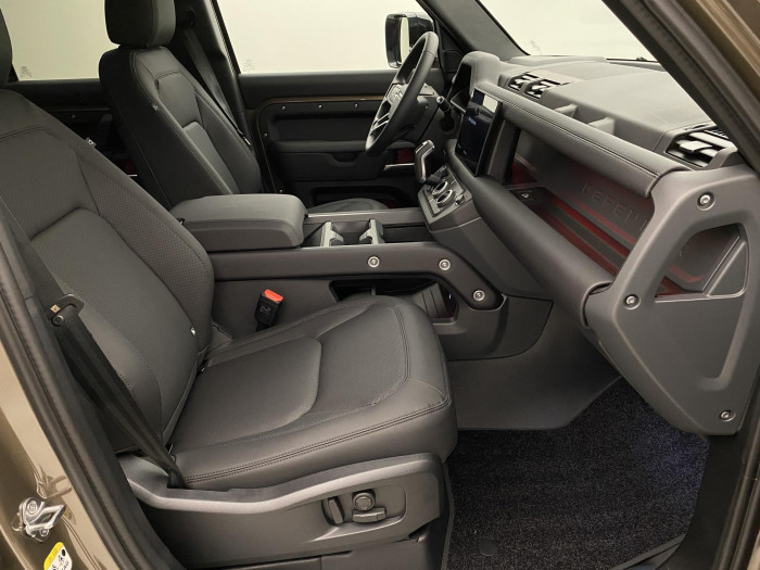 Land Rover Defender 110 D300 X-DYNAMIC SE AWD AUT 3.0 d Dynamic SE