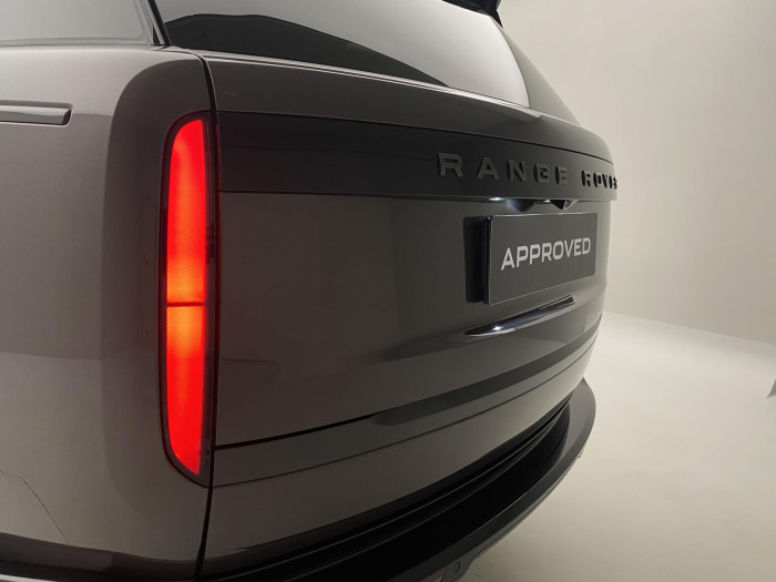 Land Rover Range Rover P550e AUTOBIOGRAPHY SWB