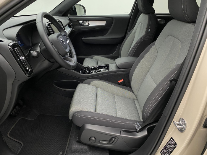 Volvo XC40 B3 PLUS DARK AUT CZ 1.maj