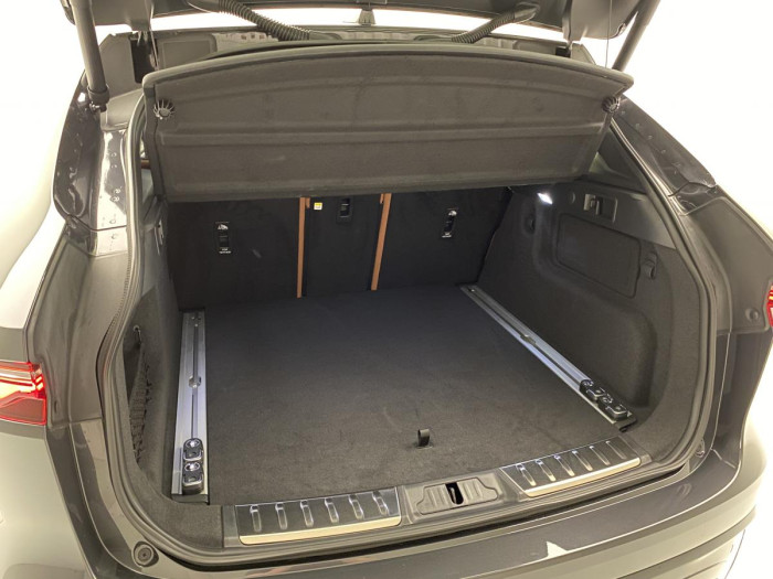 Jaguar F-Pace D300 R-DYNAMIC SE REZERVACE 3.0 d Dynamic SE