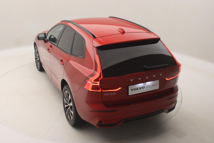 Volvo XC60 B4 AWD PLUS AUT CZ REZERVACE 2.0 Plus
