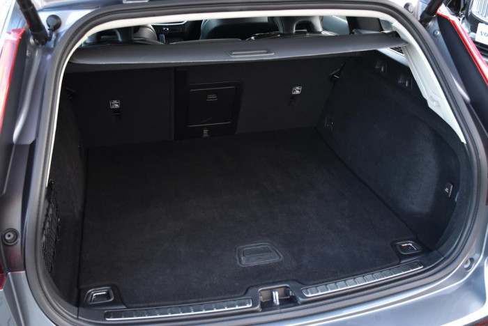 Volvo V60 B4 MOMENTUM ADV. REZERVACE 2.0 Momentum