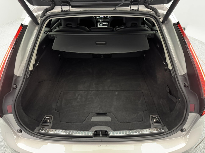 Volvo V90 T6 AWD RECHARGE DARK 1.maj