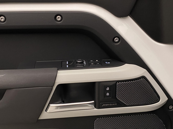 Land Rover Defender D250 SE AWD AUT REZERVACE 3.0 d SE