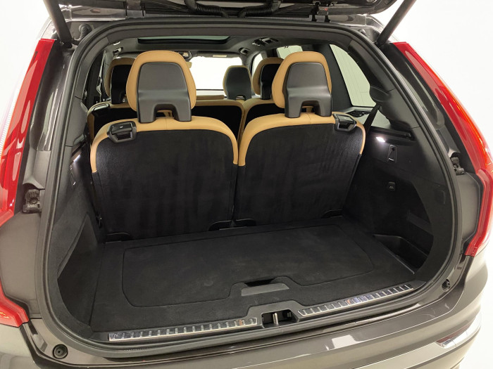 Volvo XC90 B5 AWD PLUS BRIGHT REZERVACE