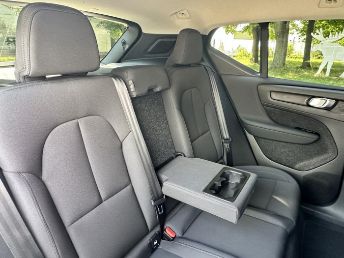 Volvo XC40 B4 AWD MOMENTUM REZERVACE 2.0 Momentum