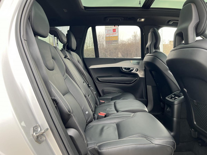 Volvo XC90 T8 AWD R-DESIGN Aut REZERVACE
