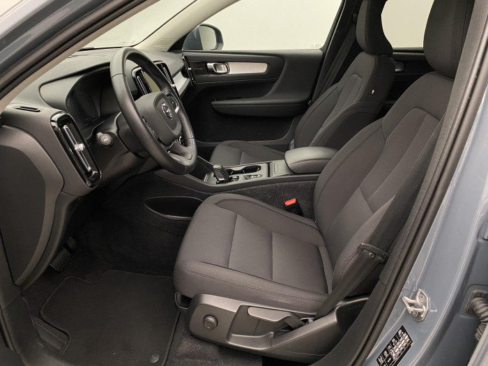 Volvo XC40 B4 AWD MOMENTUM REZERVACE 2.0 Momentum