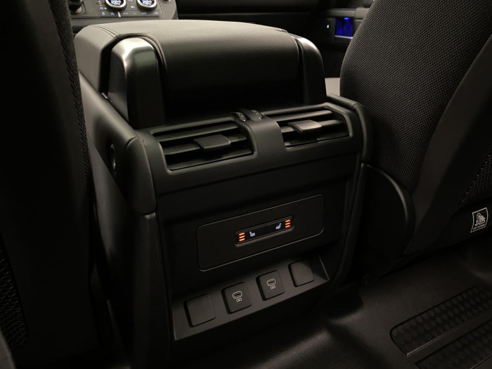 Land Rover Defender 110 D300 SEDONA REZERVACE 3.0 d