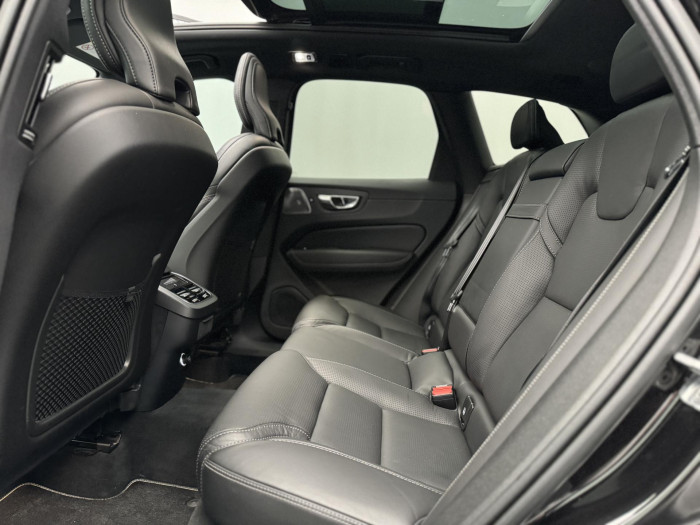 Volvo XC60 B5 AWD R-DESIGN AUT