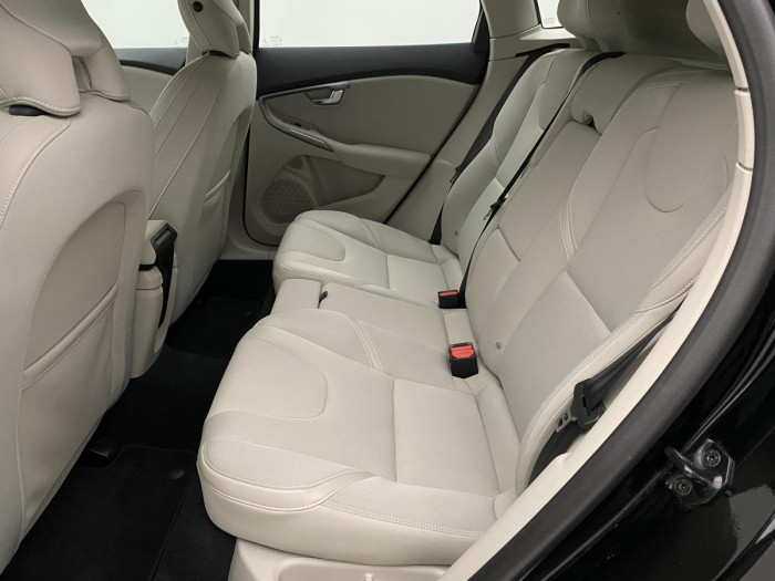 Volvo V40 D3 NAVIGACE AUT REZERVACE 2.0 d