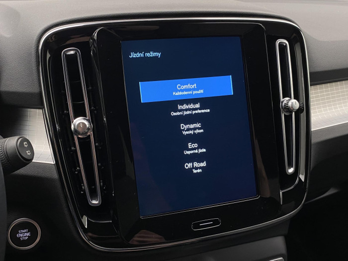 Volvo XC40 B4 MOMENTUM AUT CZ 2.0 Momentum