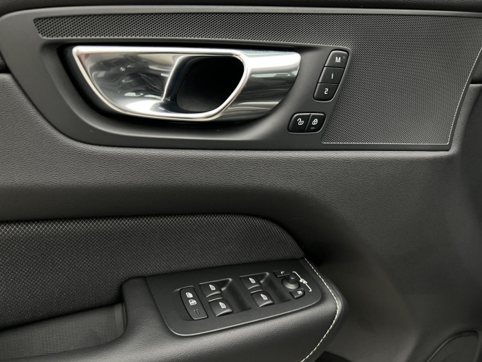 Volvo XC60 B5 AWD R-DESIGN AUT