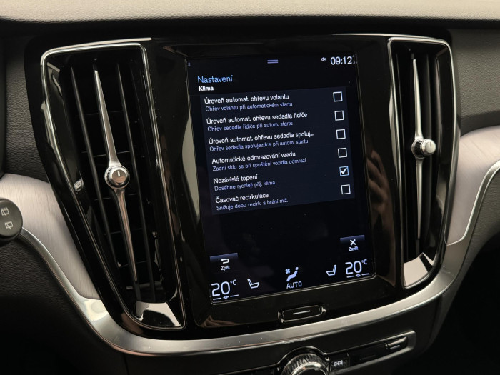 Volvo V60 B4 MOMENTUM POLESTAR REZERVACE 2.0 Momentum