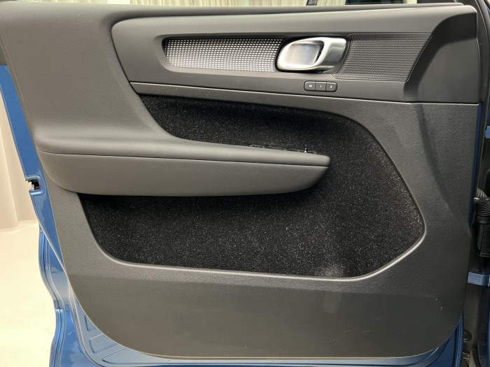 Volvo XC40 D4 AWD R-DESIGN AUT CZ 2.0 d