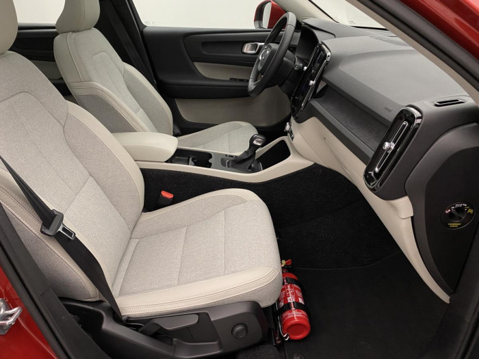 Volvo XC40 D3 MOMENTUM AUT REZERVACE 2.0 d Momentum