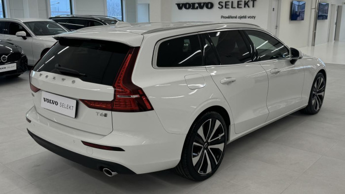 Volvo V60 T6 RECHARGE REZERVACE