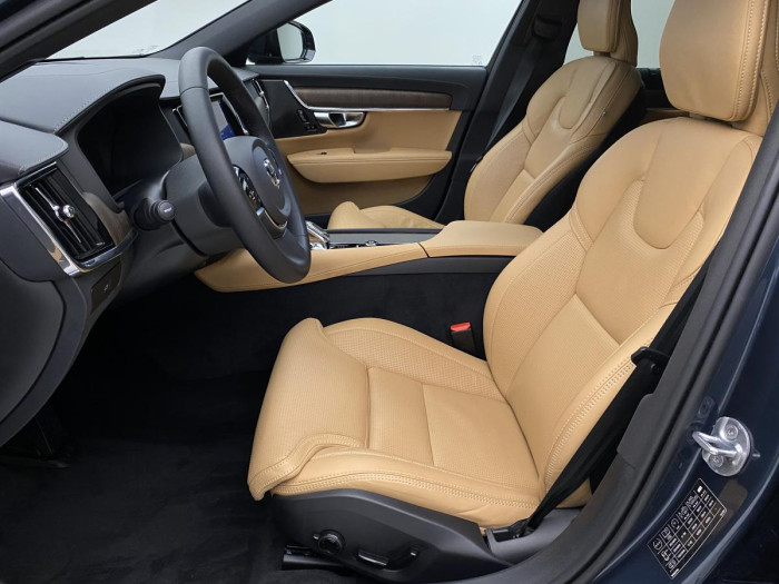 Volvo V90 B4 AWD ULTIMATE AUT REZERVACE