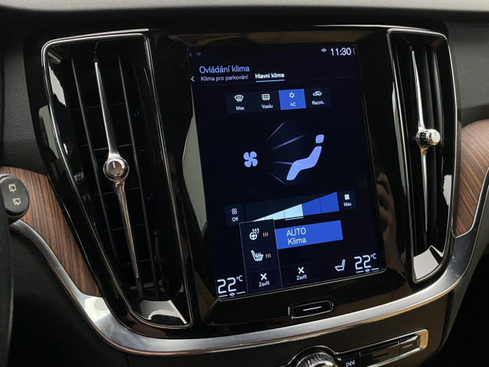 Volvo V60 D3 MOMENTUM NAVIGACE REZERVACE 2.0 d Momentum