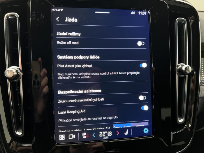 Volvo XC40 B3 ULTRA DARK AUT CZ 1.maj.