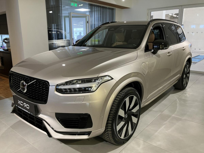 Volvo XC90 T8 AWD AUT RECHARGE REZERVACE