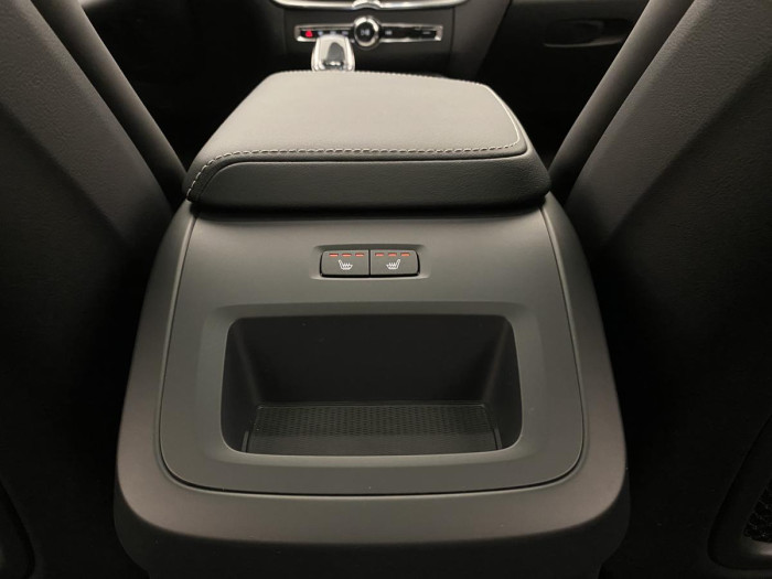 Volvo XC60 B4 AWD PLUS BRIGHT REZERVACE 2.0 Plus