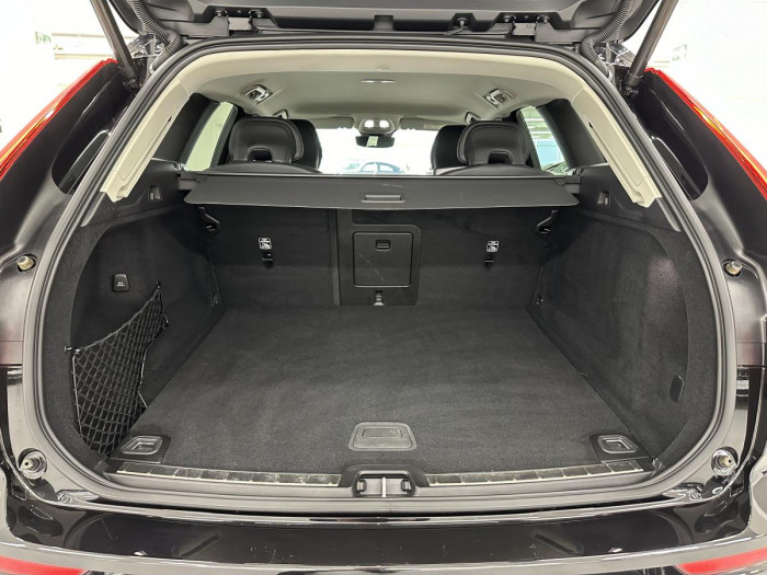 Volvo XC60 B4 AWD PLUS BRIGHT REZERVACE 2.0 Plus