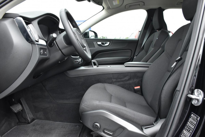 Volvo XC60 B4 AWD MOMENTUM REZERVACE 2.0 Momentum