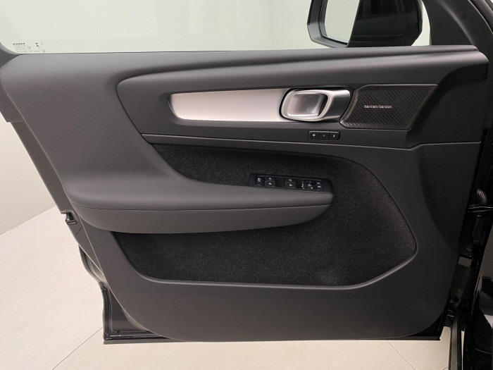 Volvo XC40 B4 AUT PLUS BLACK EDITION