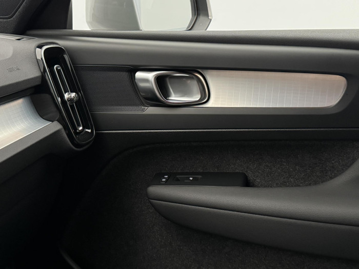 Volvo XC40 B4 PLUS DARK AUT 1. maj