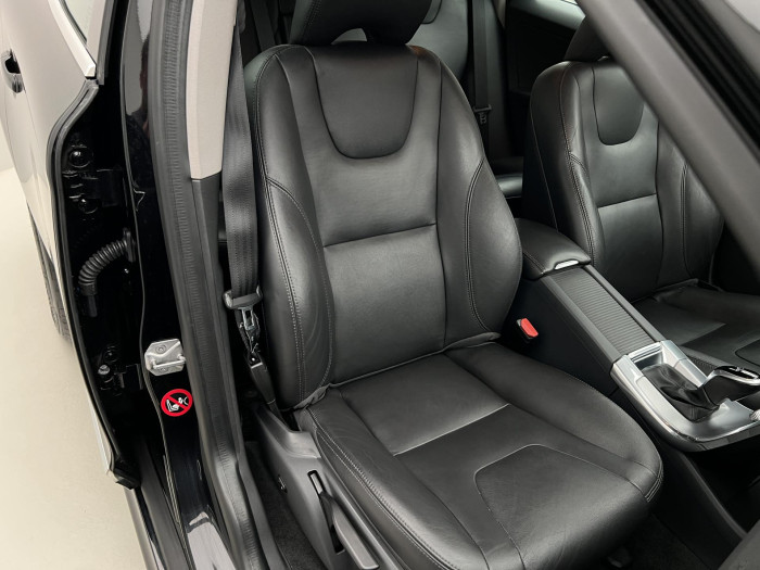 Volvo XC60 D5 AWD SUMMUM AUT CZ 2.4 d Summum