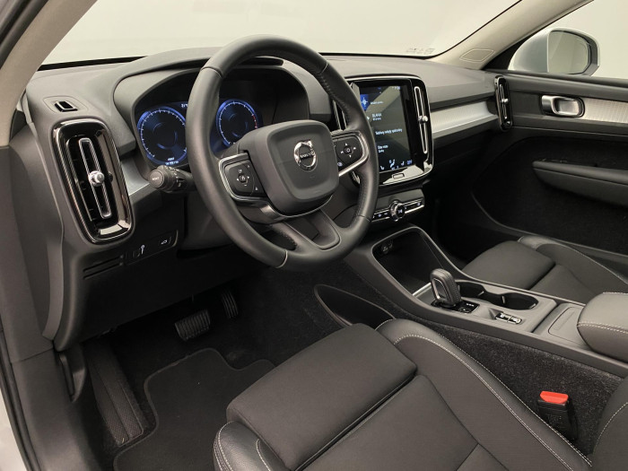 Volvo XC40 T5 AWD MOMENTUM AUT CZ 1.maj 2.0 Momentum