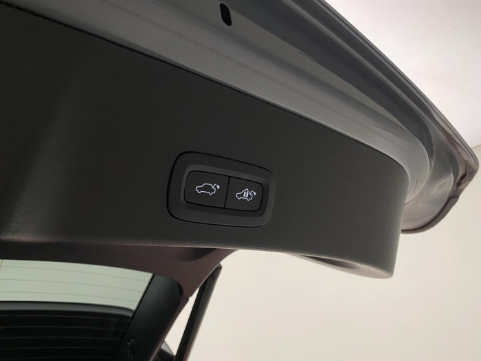 Volvo XC40 CORE SINGLE MOTOR RECHARGE