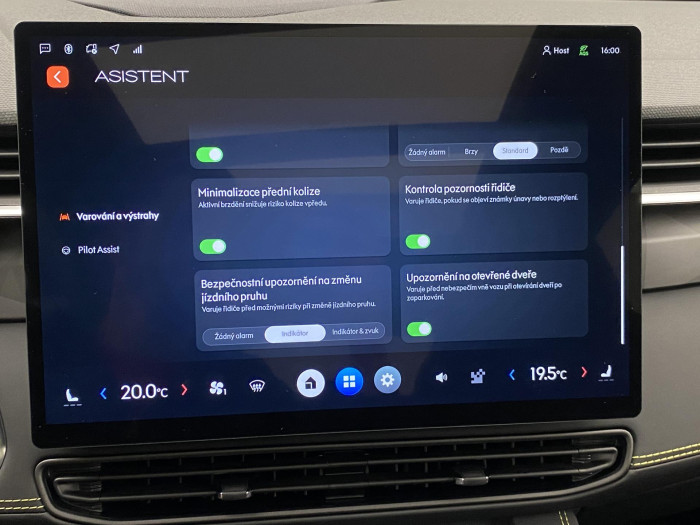 Lynk & Co 01 01 MORE PHEV DEMO