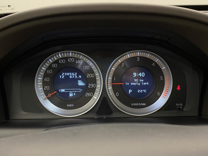 Volvo XC60 D5 AWD MOMENTUM AUT REZERVACE 2.4 d Momentum
