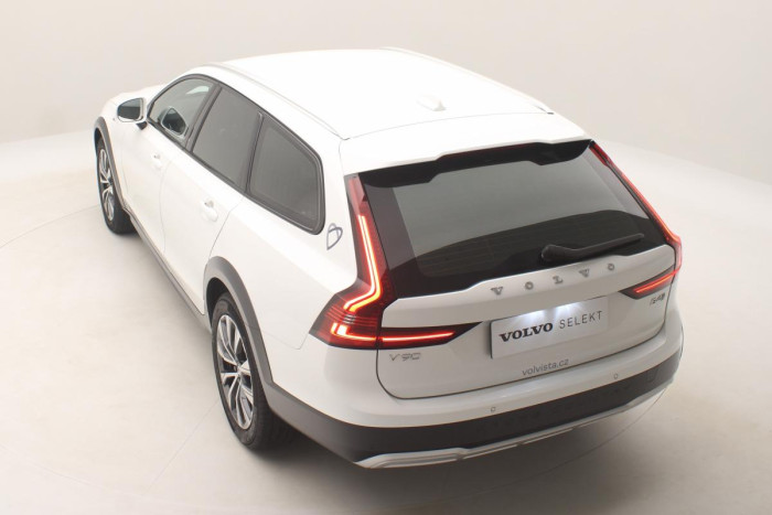 Volvo V90 CC B4 AWD PLUS AUT CZ 1.maj