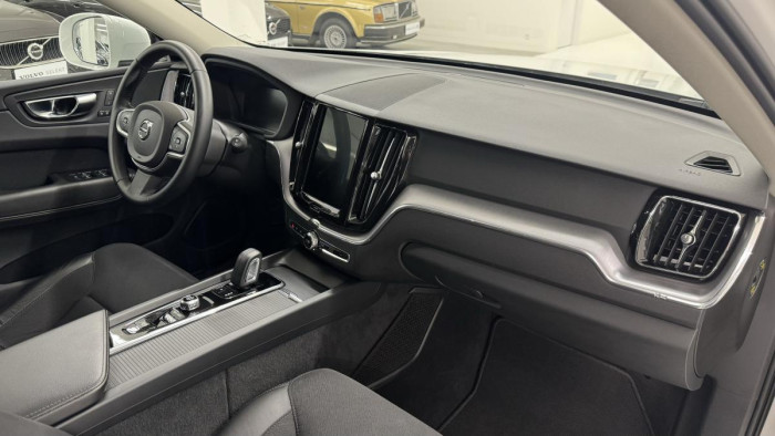 Volvo XC60 B4 AWD MOMENTUM REZERVACE 2.0 Momentum