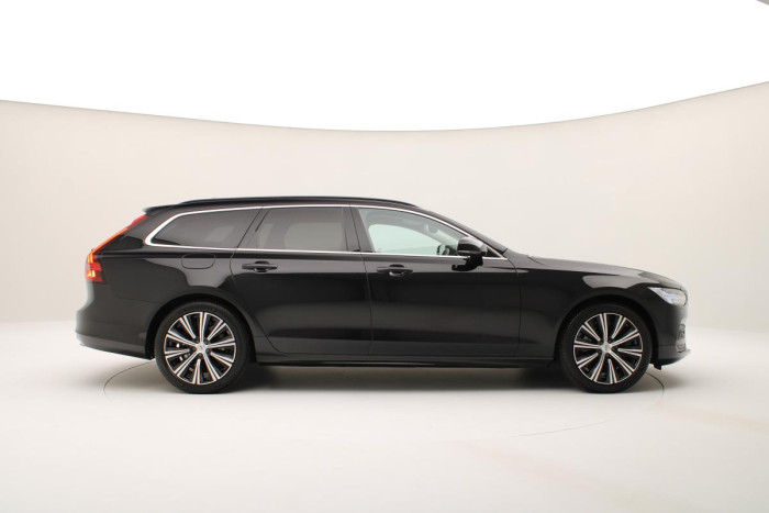 Volvo V90 B4 AWD CORE AUT REZERVACE