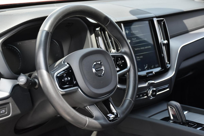 Volvo XC60 B5 AWD R-Design AUT 1.maj.