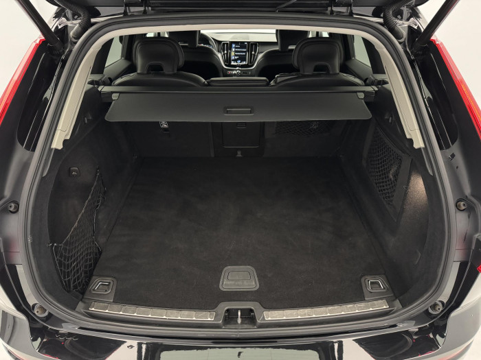 Volvo XC60 D4 MOMENTUM CZ REZERVACE 2.0 d Momentum