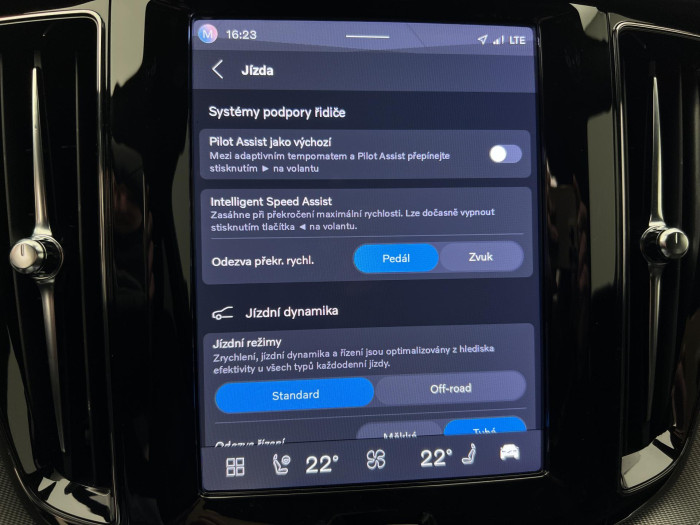 Volvo XC60 B5 AWD ULTRA BLACK REZERVACE