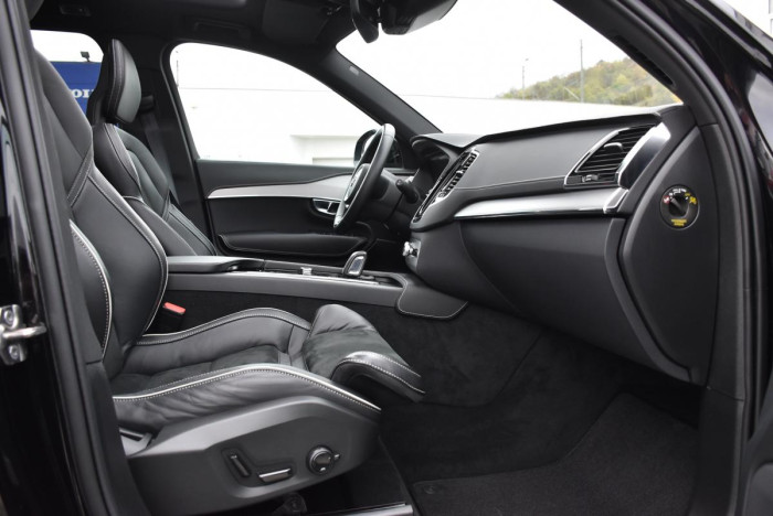 Volvo XC90 B5 AWD R-Design REZERVACE