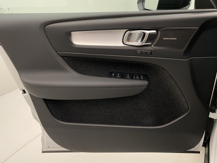 Volvo XC40 B3 AUT PLUS BLACK EDITION