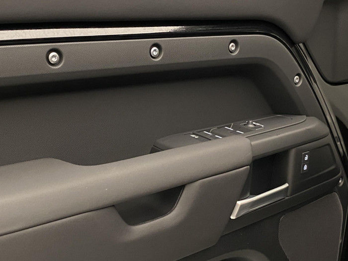 Land Rover Defender 110 D200 S AWD REZERVACE 3.0 d