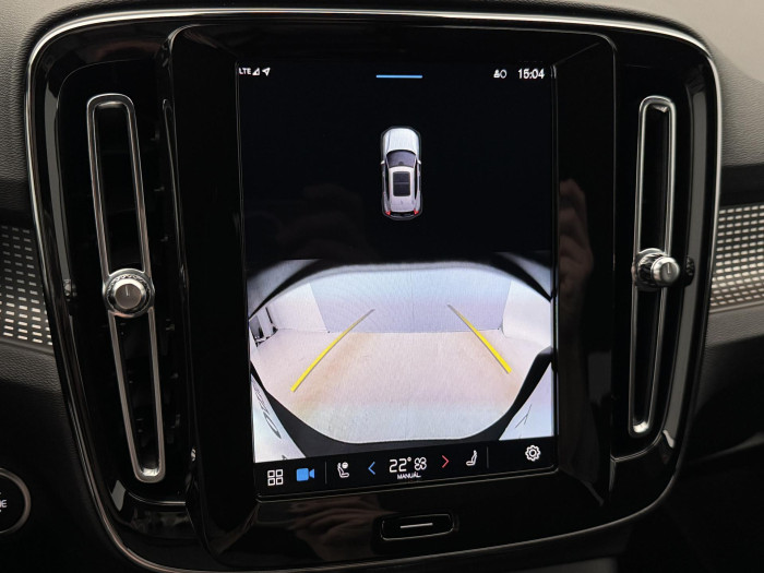 Volvo XC40 B4 ULTIMATE DARK REZERVACE