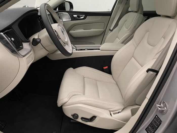 Volvo XC60 B5 AWD ULTIMATE AUT REZERVACE