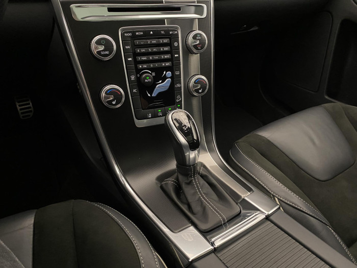 Volvo XC60 D5 AWD R-DESIGN AUT PANORAMA 2.4 d Panorama