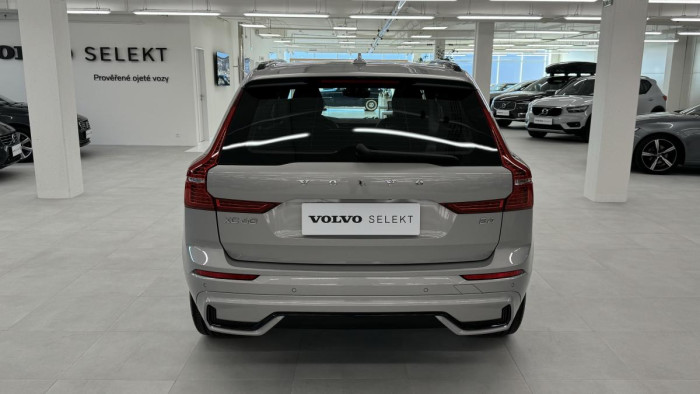 Volvo XC60 B4 PLUS DARK REZERVACE 2.0 Plus