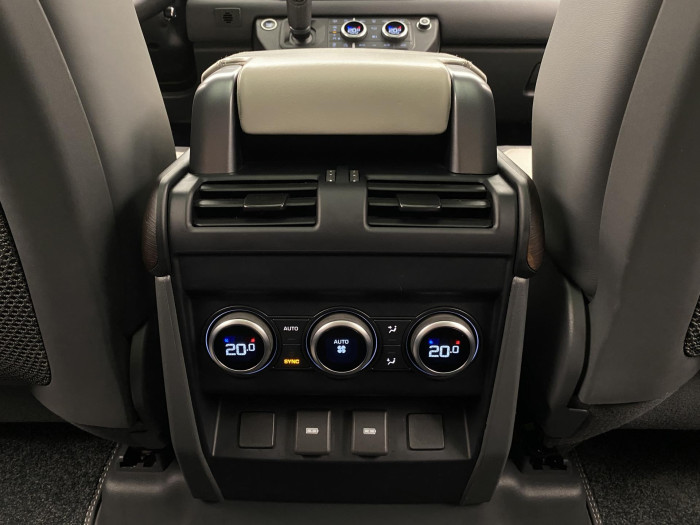 Land Rover Defender 110 D300 X-DYNAMIC HSE AWD 7m 3.0 d Dynamic