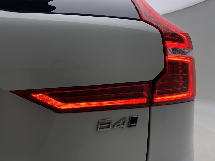 Volvo XC60 B4 AWD MOMENTUM AUT CZ 2.0 Momentum